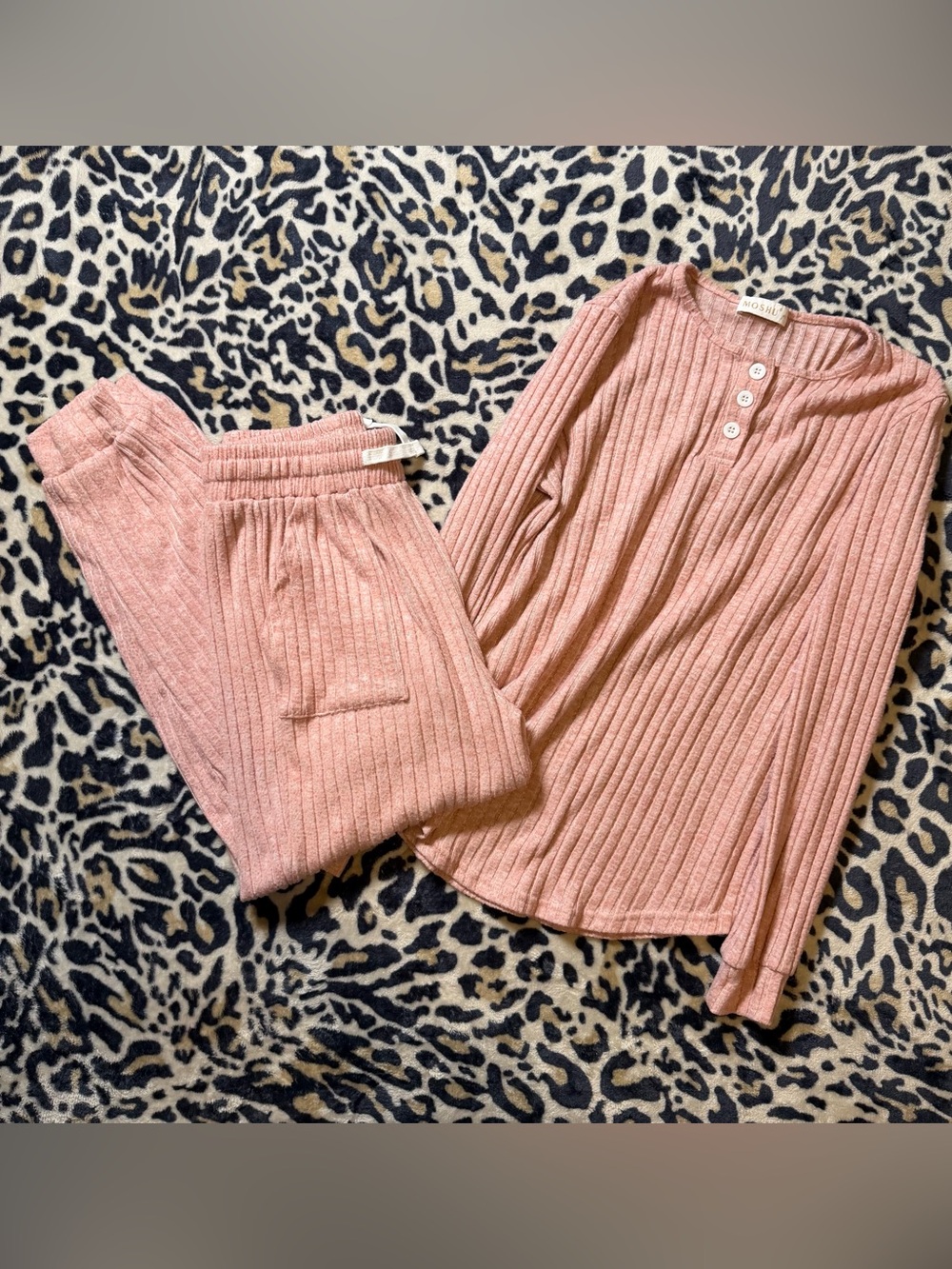 Moshu Ribbed Pink Women's Pajama Set - Long Sleeve Top & Lounge Pants